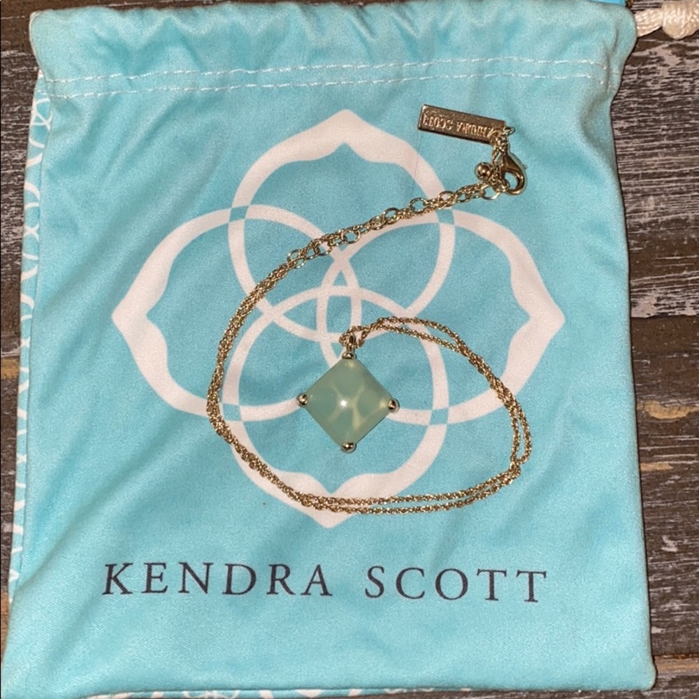 Kendra Scott necklace